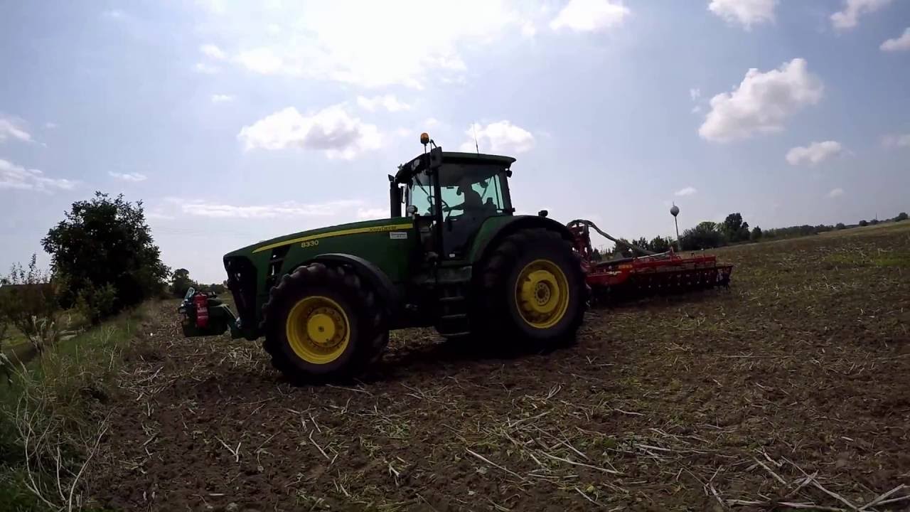 John Deere 8330 & 8335R + Väderstad Carrier XL 825
