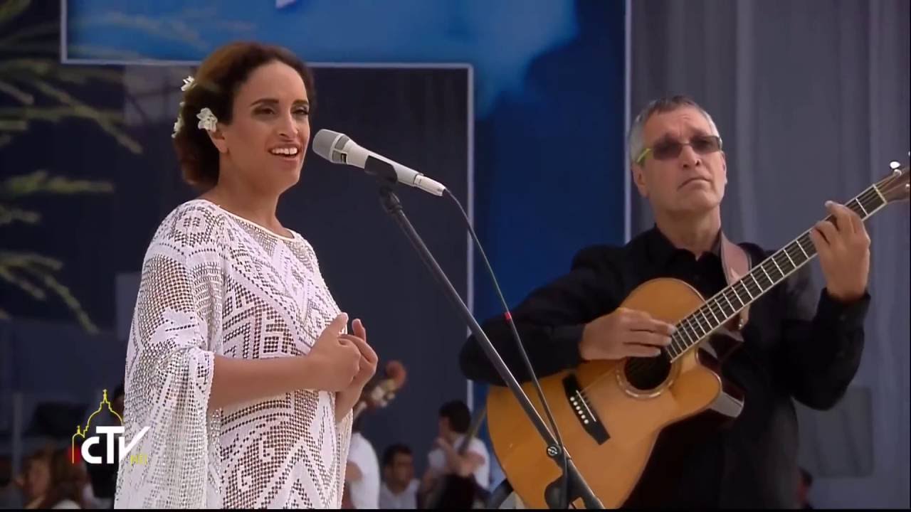Noa (Achinoam Nini) performs 