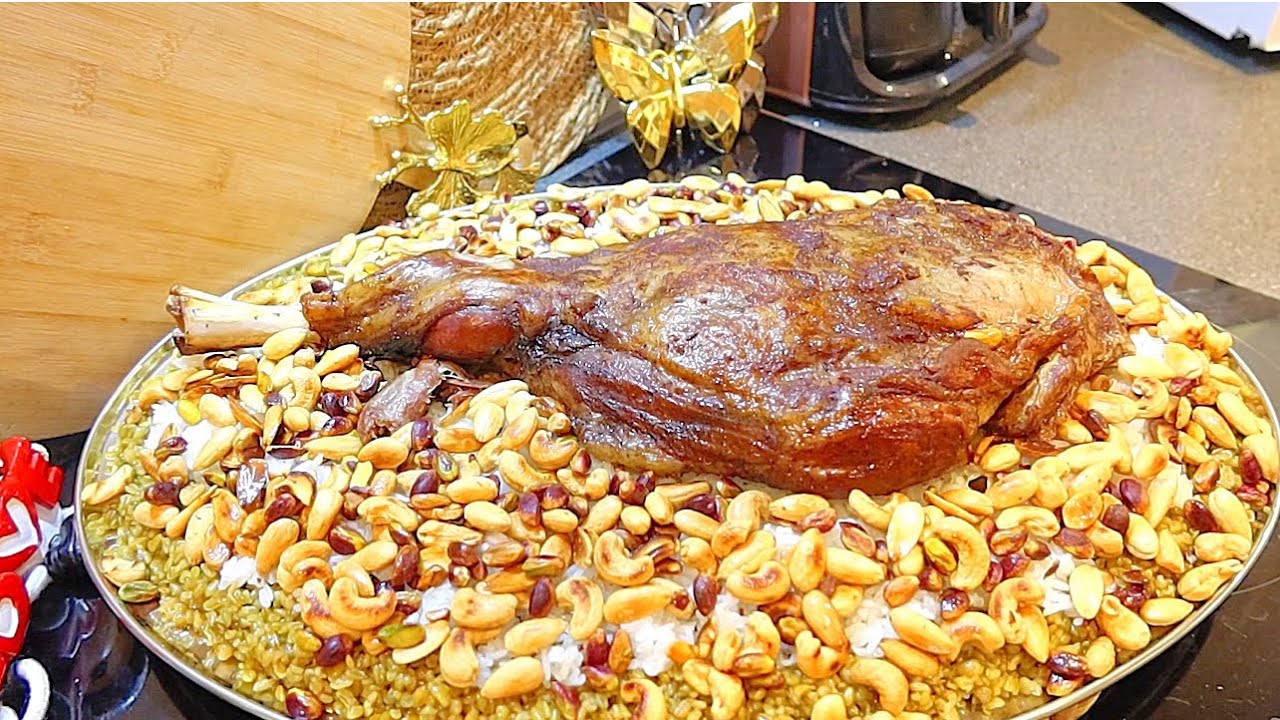 منسف الفريكة الحلبي عالاصول💃🏼وبدون سلق اللحمة وتطلع هيك مستوية طيب كيف🤔