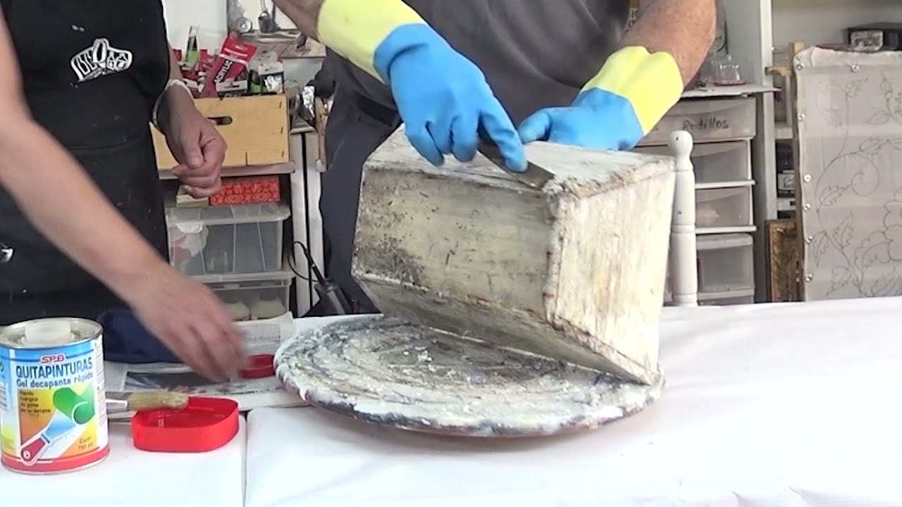 Restaurar una cesta de madera.  - 1 Como eliminar la pintura antigua de un mueble con decapante