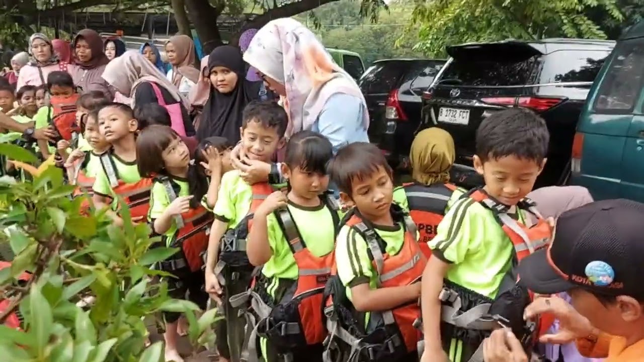Ikutin keseruan brisia yuu... brisia lagi ada acara edukasi dri sekolah nya guys... 