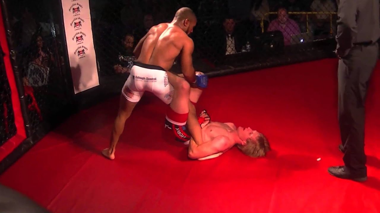 World Cagefighting Championships 12, Desmond Moore vs Adam Roll