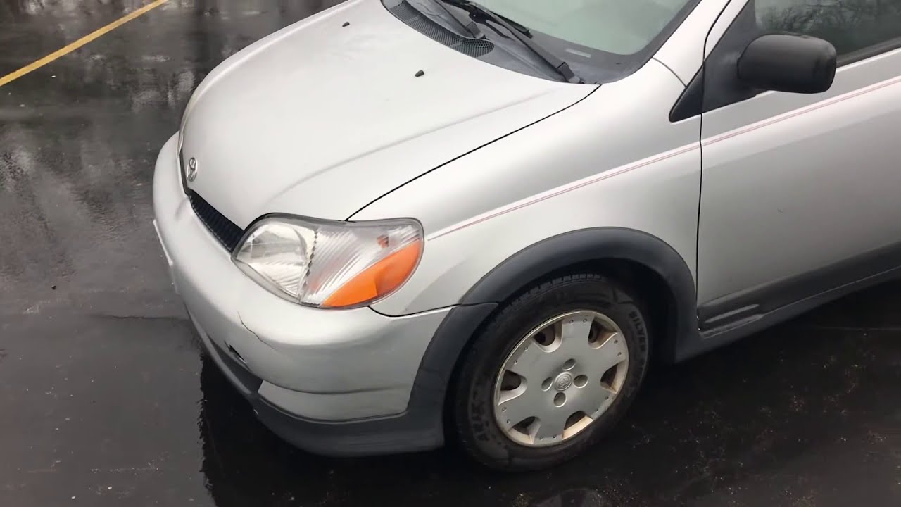 Обзор Toyota Echo 2000 года (с запуском)