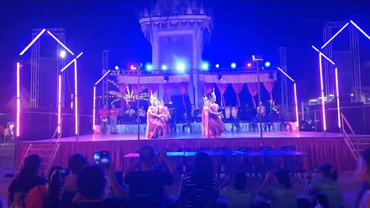 กิจกรรมแสดงบนเวทีของนักเรียน โรงเรียนวัชรชัย ณ วัดภูเขาดิน