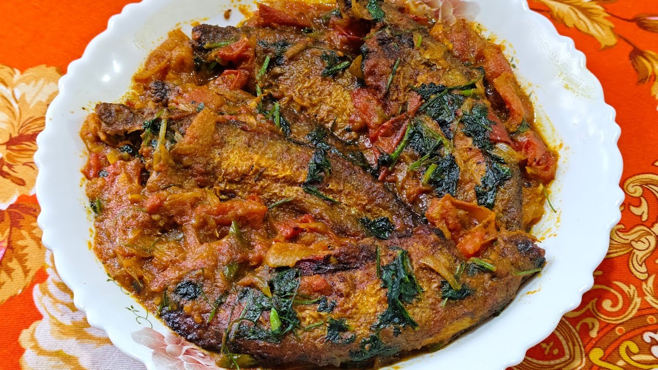 টমেটো দিয়ে পাবদা মাছ ভুনা।