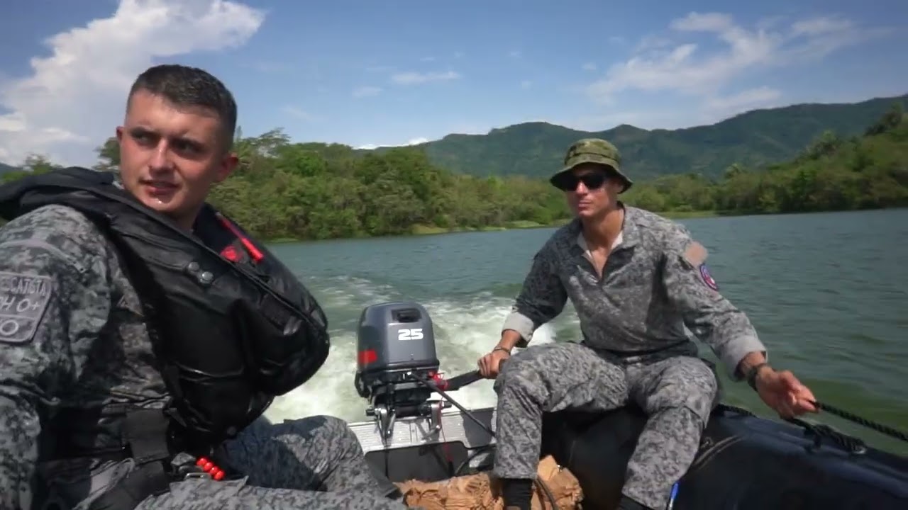 Joint US and Colombian water rescue training