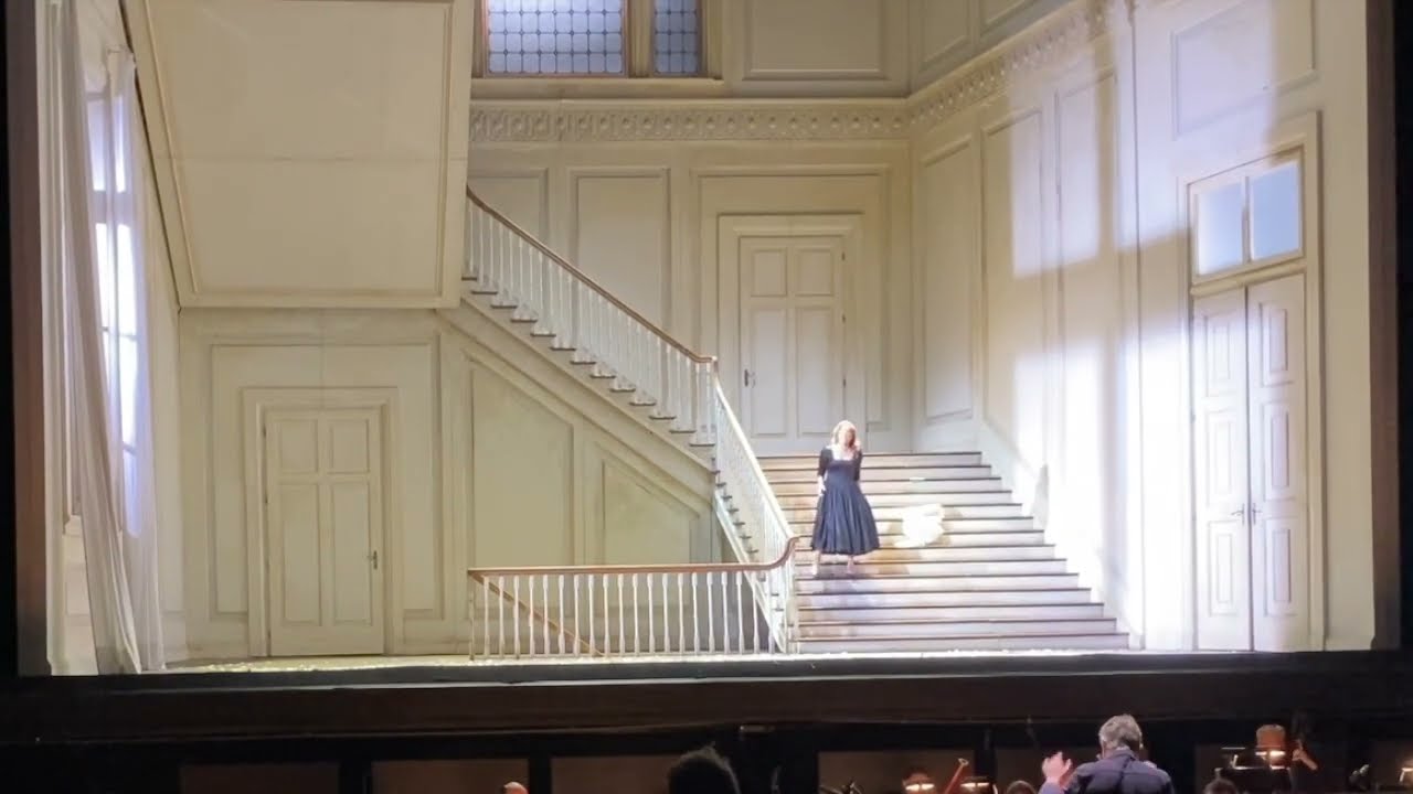Lauren Fagan sings 