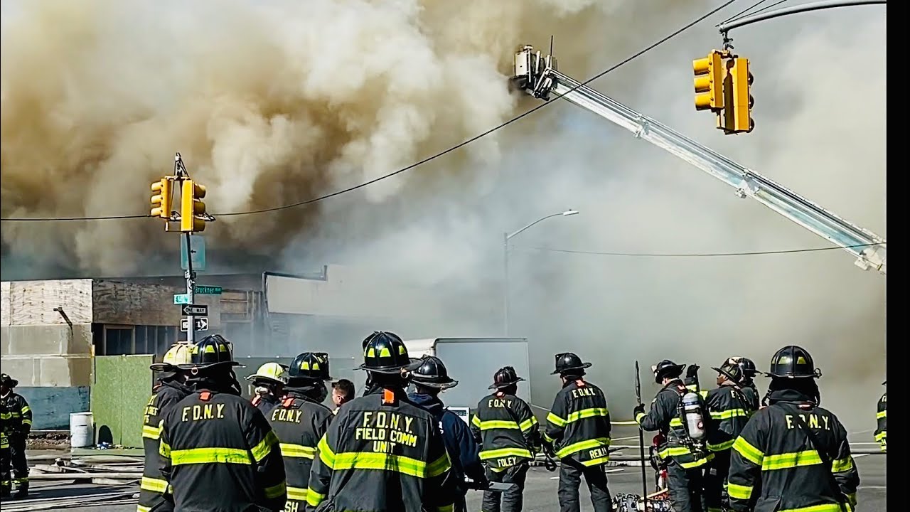 FDNY BOX 2174 - FDNY BATTLING MAJOR 3RD ALARM FIRE IN A MOVING FACILITY ON BRUCKNER BLVD IN DA BRONX