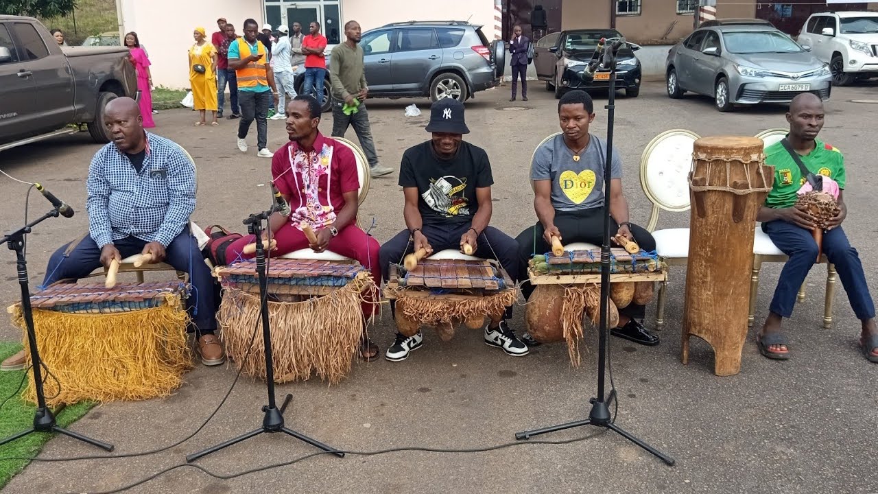 Essani beti (performance perso) par Achille Le Manguissa 