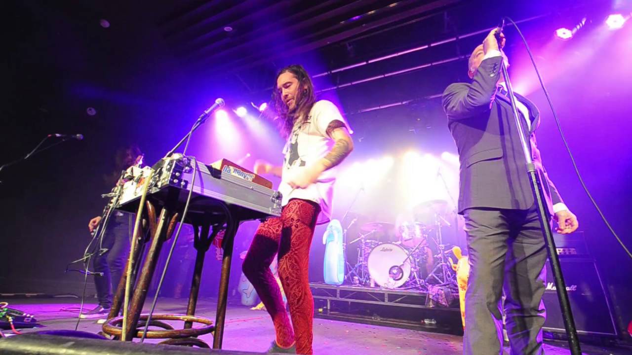 The Bennies feat. Damian Cowell - (He'll Never Be An) Ol' Man River (Live TISM cover)