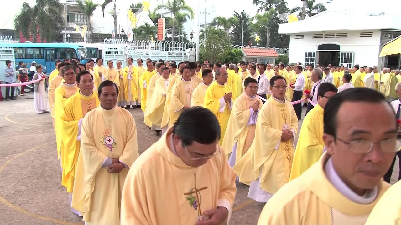 LỄ TRUYỀN CHỨC PHÓ TẾ  CHO CÁC THẦY, GIÁO PHẬN LONG XUYÊN NĂM 2016