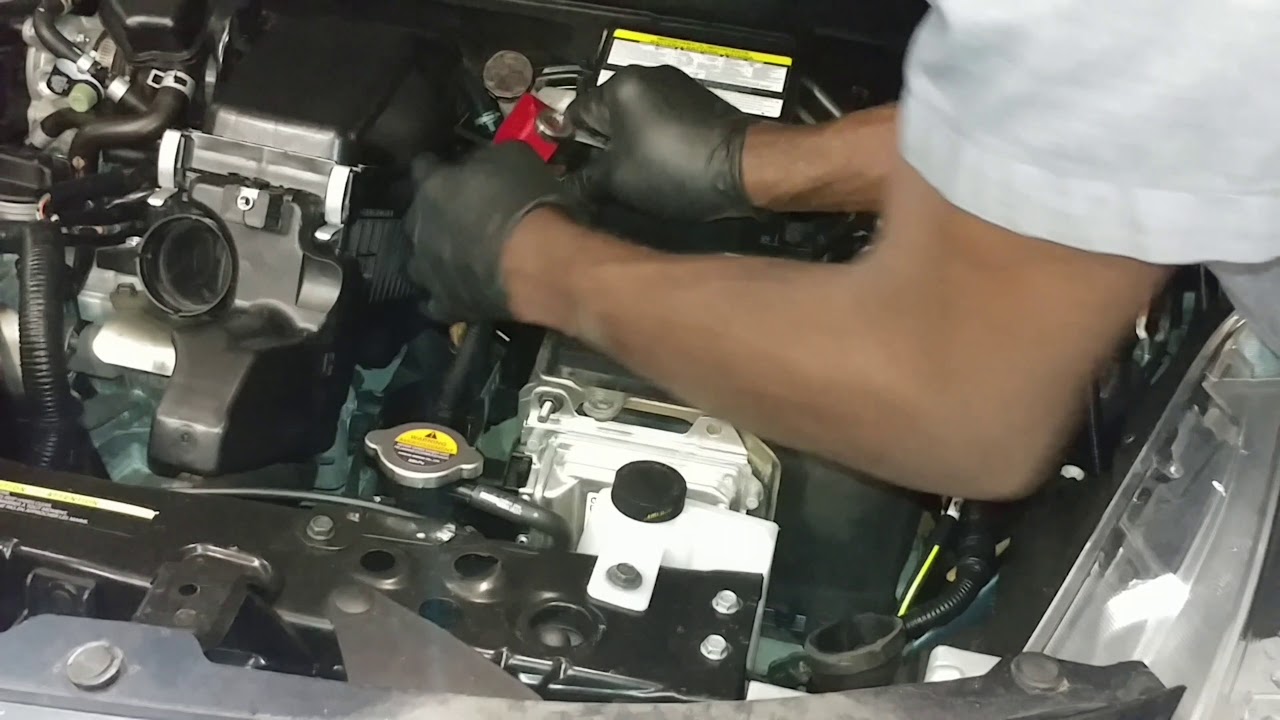 Замена аккумулятора Nissan Versa