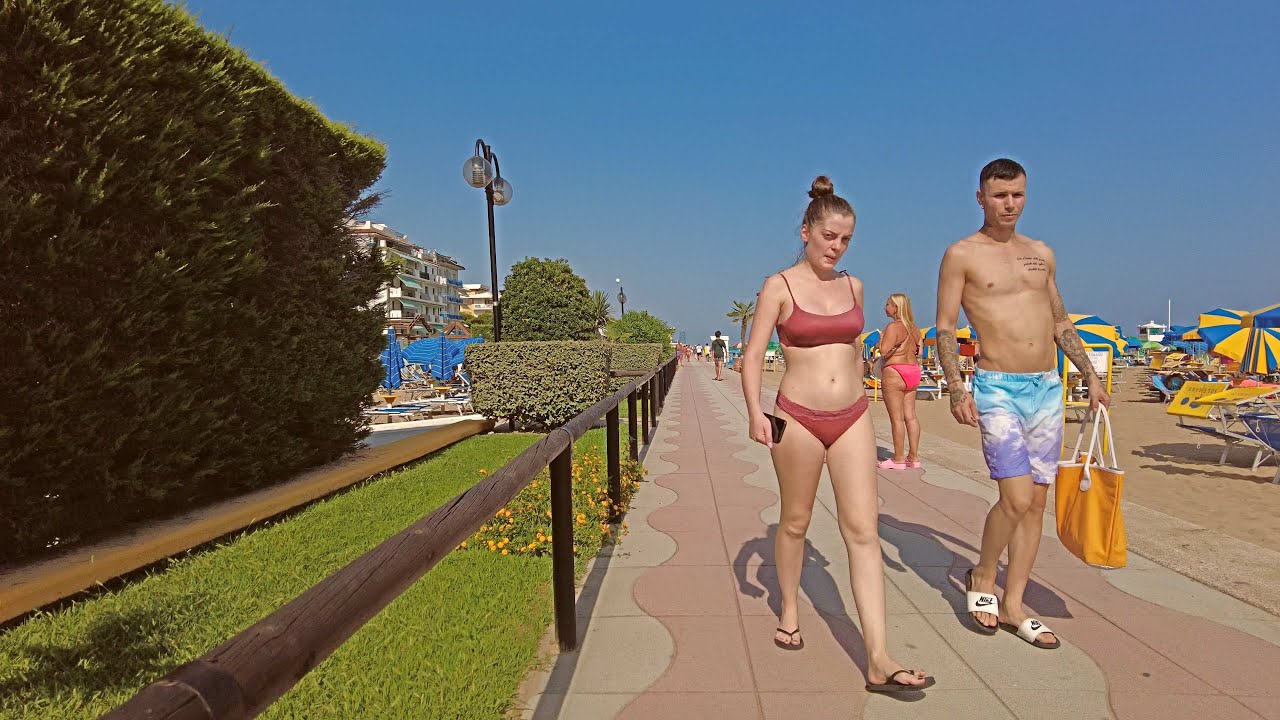 Beach Walk Lido di Jesolo  Italy in 4K  Full Walking Tour  Summer 2022