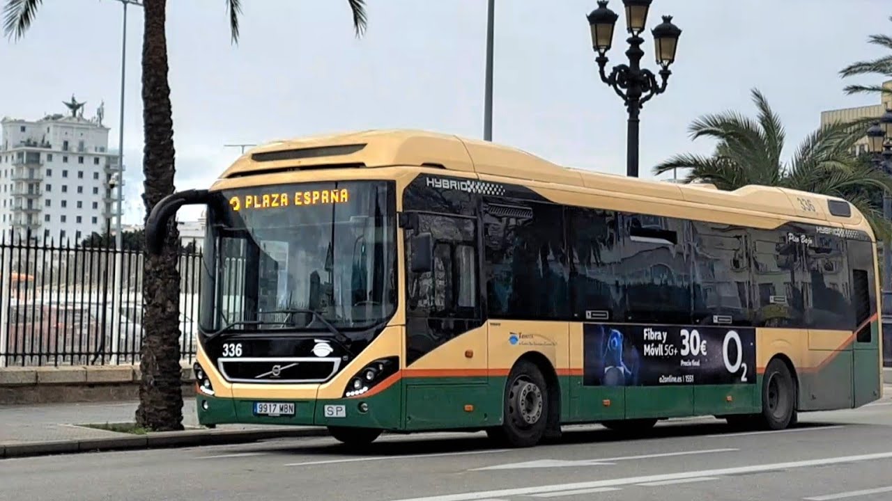 Autobuses urbanos e interurbanos de Cádiz en Plaza de España