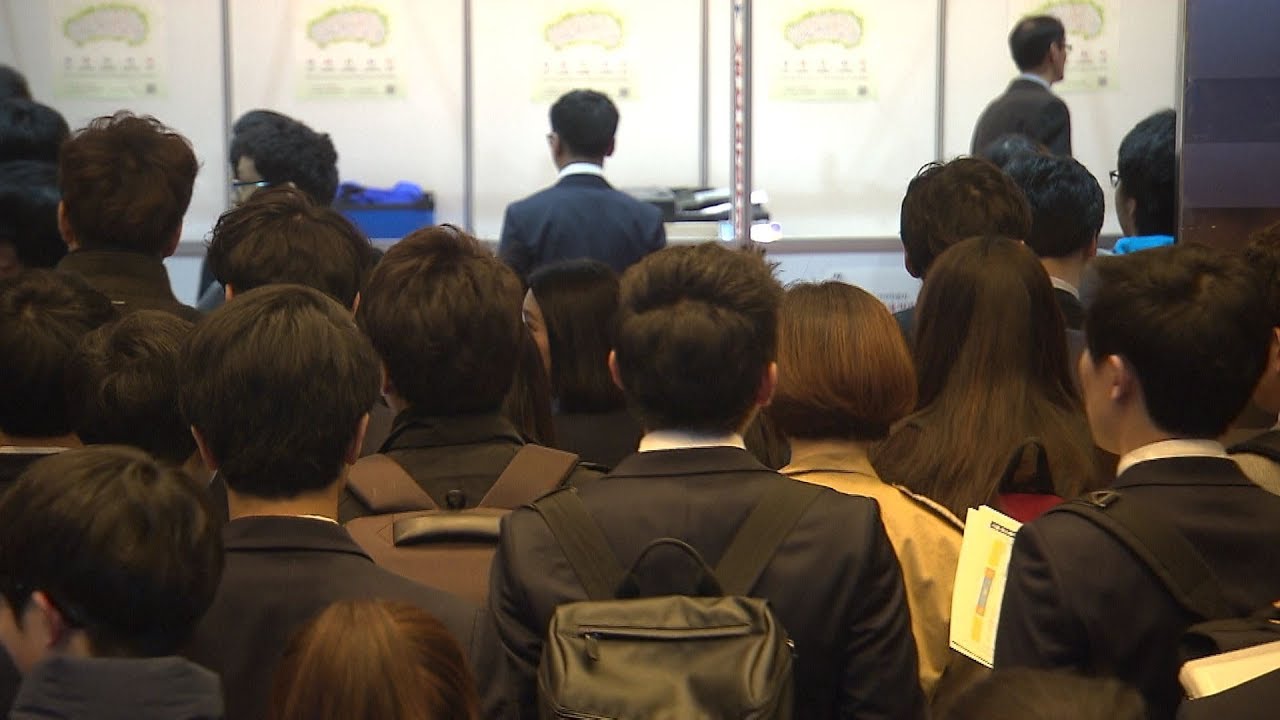 &lsquo;반년 넘게 구직에 실패&rsquo; 장기실업자 급증&hellip;외환위기 이후 최대