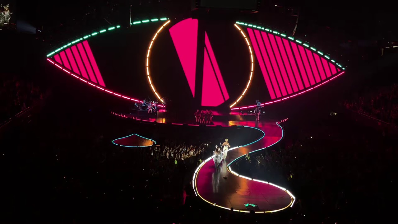 Kary Perry - Speech/Hot ‘n’ Cold/Last Friday Night/California Gurls - Witness: The Tour (Mty, Mx)