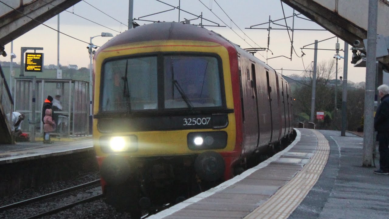Trains at Carluke, WCML