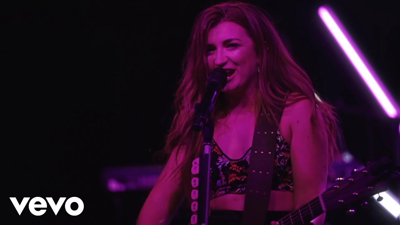 Tenille Townes - Somebody's Daughter (Live from Nashville)