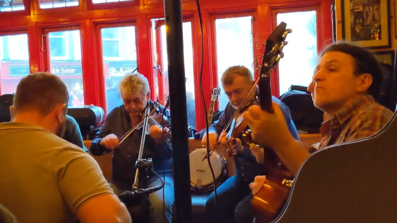 Christmas Traditional Irish Music Session In Tig Coili in Galway. Dec 20th 2023..