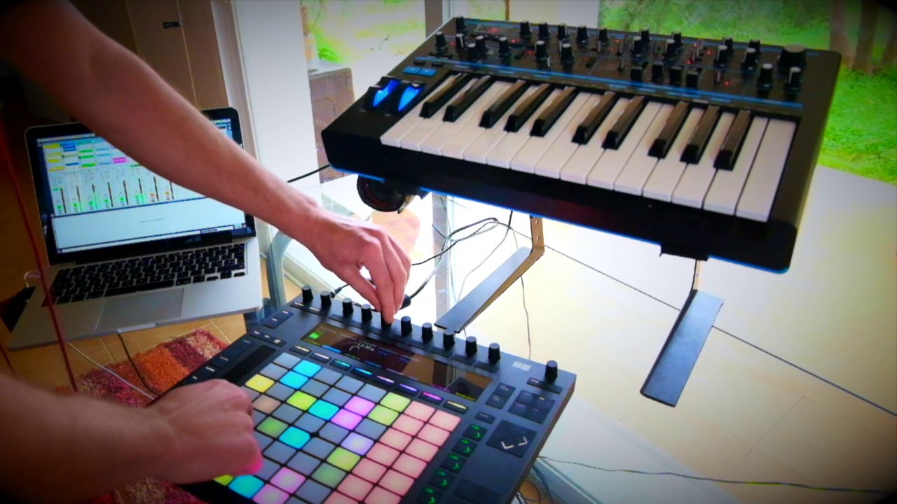 Live performance with Ableton Push 2 and Novation Bass station 2