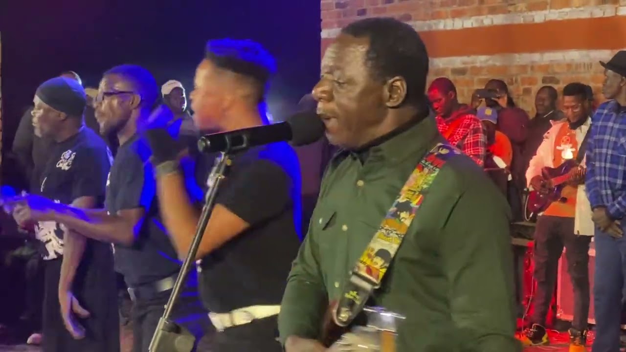 Alick Macheso live at Dugeni Farm Hurungwe. What a light 🔥🔥🔥🔥performance