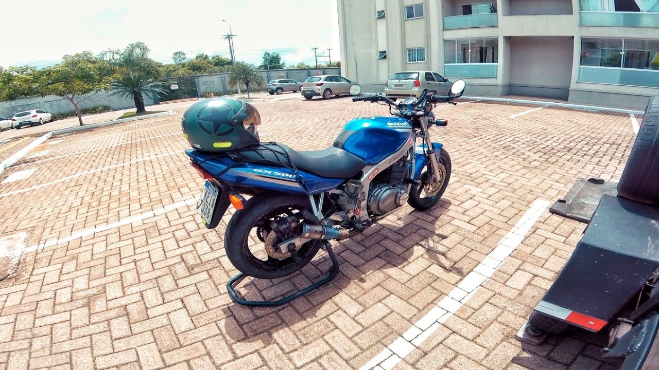 Partida a frio depois de 26 dias desligada! SUZUKI GS500E 2001. 