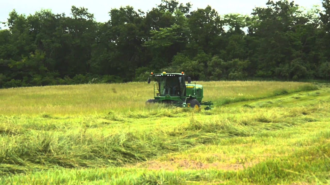 John Deere: W235 Self-Propelled Windrower Video