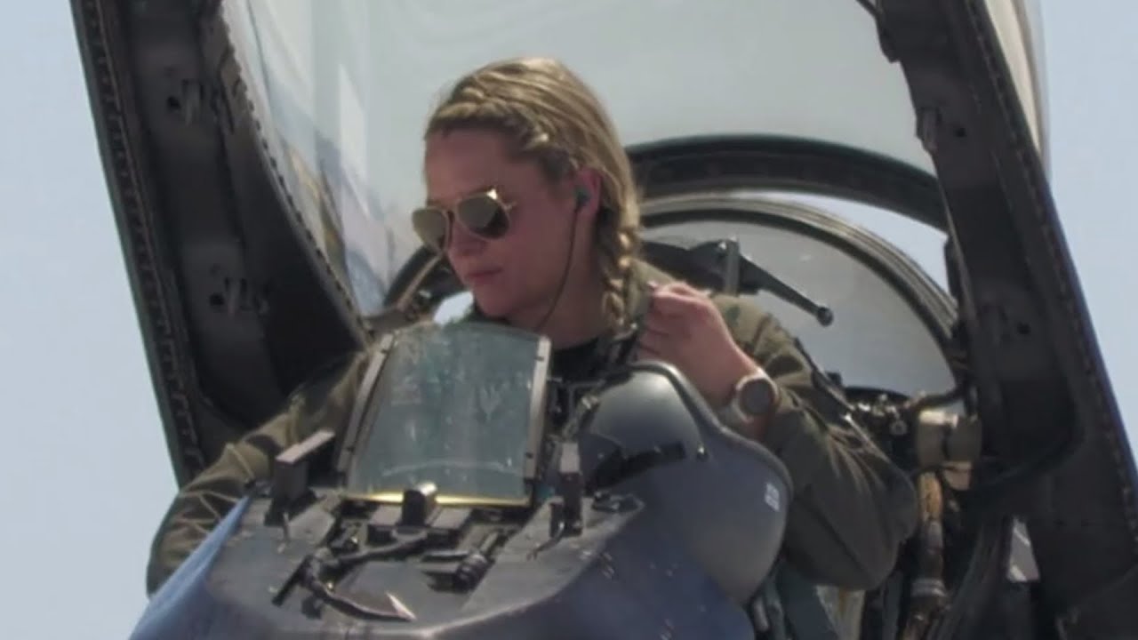 4K. F-16 Viper Demo Team. Female Pilot Captain Aimee 