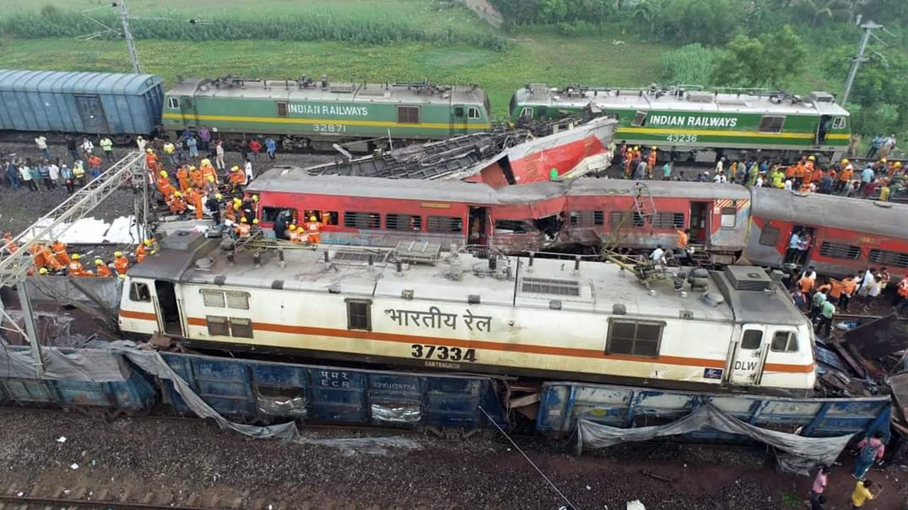 Indian Railways train 🚃 night parfact crossing light gadi and diesel gadi #train #railway #rail 