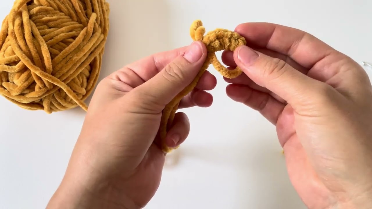 How to crochet magic ring with chenille / velvet yarn? / Varázskör horgolása zsenília fonallal