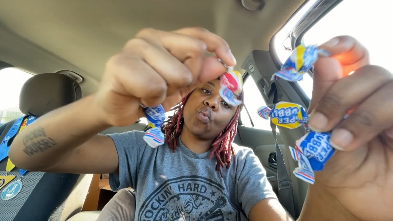 Popping and Chewing Super Bubble Gum | ASMR Minni