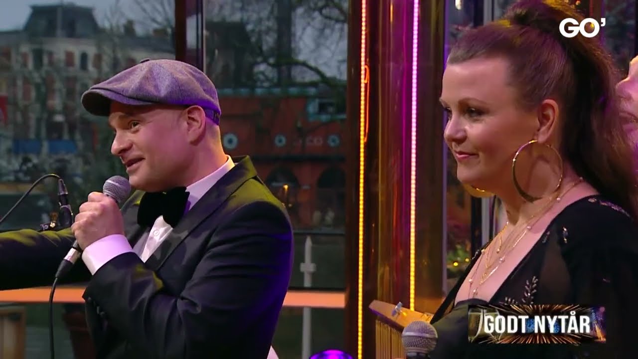 GODT NYT - af THE FAMILY: Susanne &Oslash;rum, Tomas Thordarson, Christina Mai og Ruoya Fanny.