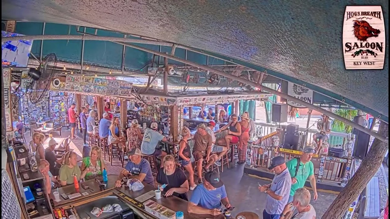 A little Randy Rogers music at my favorite bar in Key West….Hogs Breath😎🍹🏝️