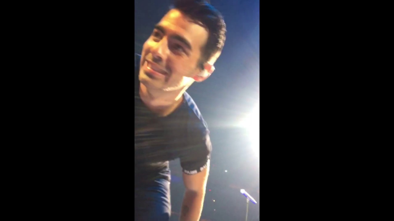 Joe Jonas 30th Birthday Sophie Turner comes on stage front row Wasington DC