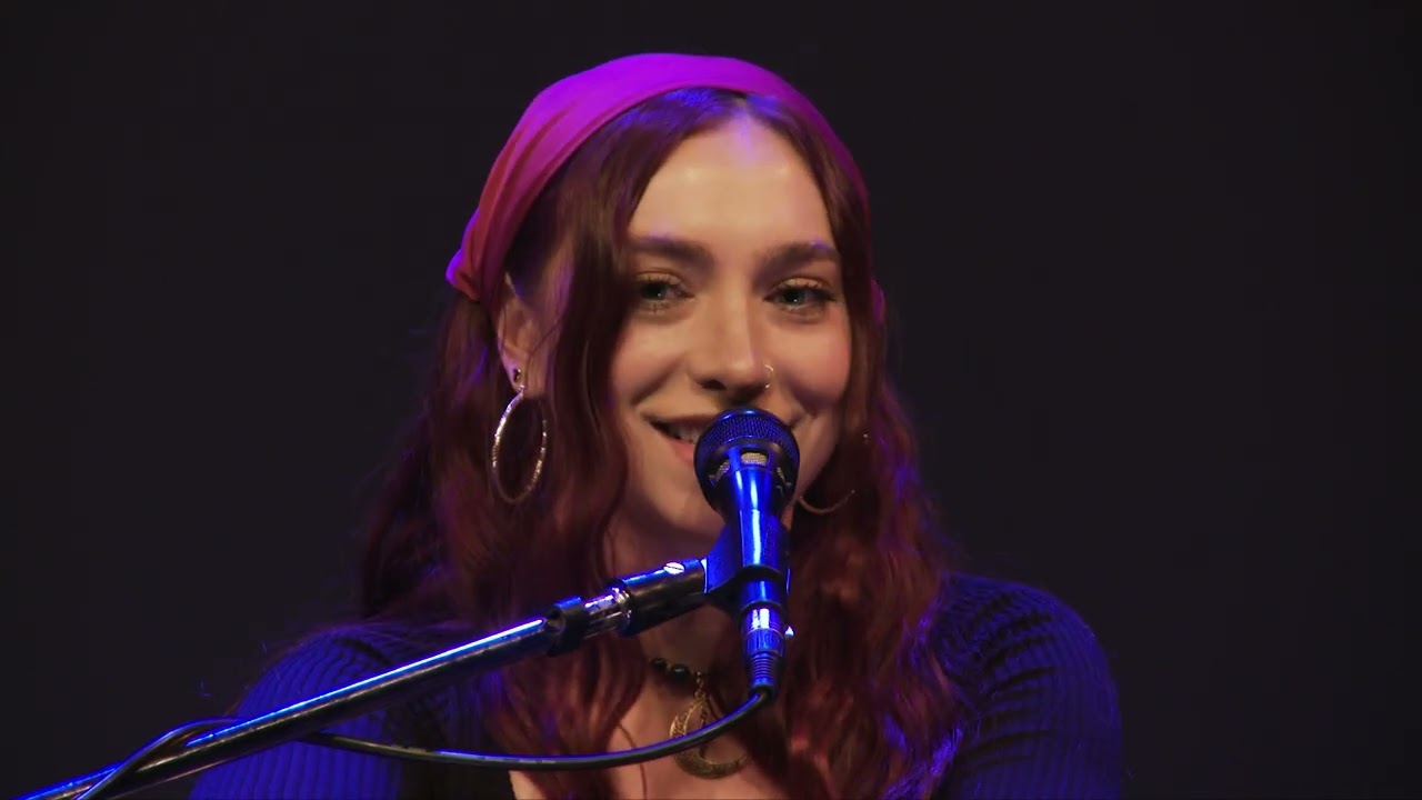 Anna Graves - Interview | 101.9 KINK | PNC Live Studio Session