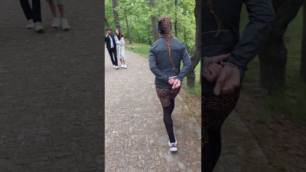 Handcuffed in park / in Handschellen durch Park - English garden, Prag