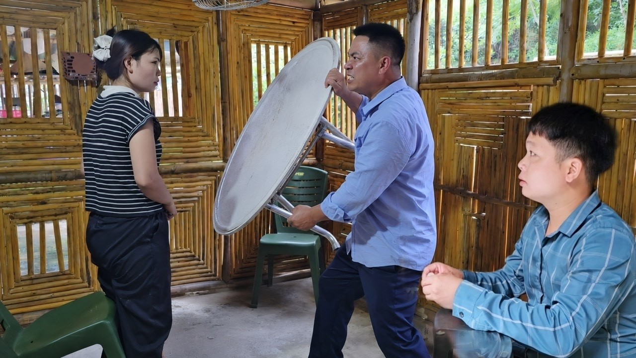 Thanh's father caused a huge scene when Thanh showed no interest in the wedding