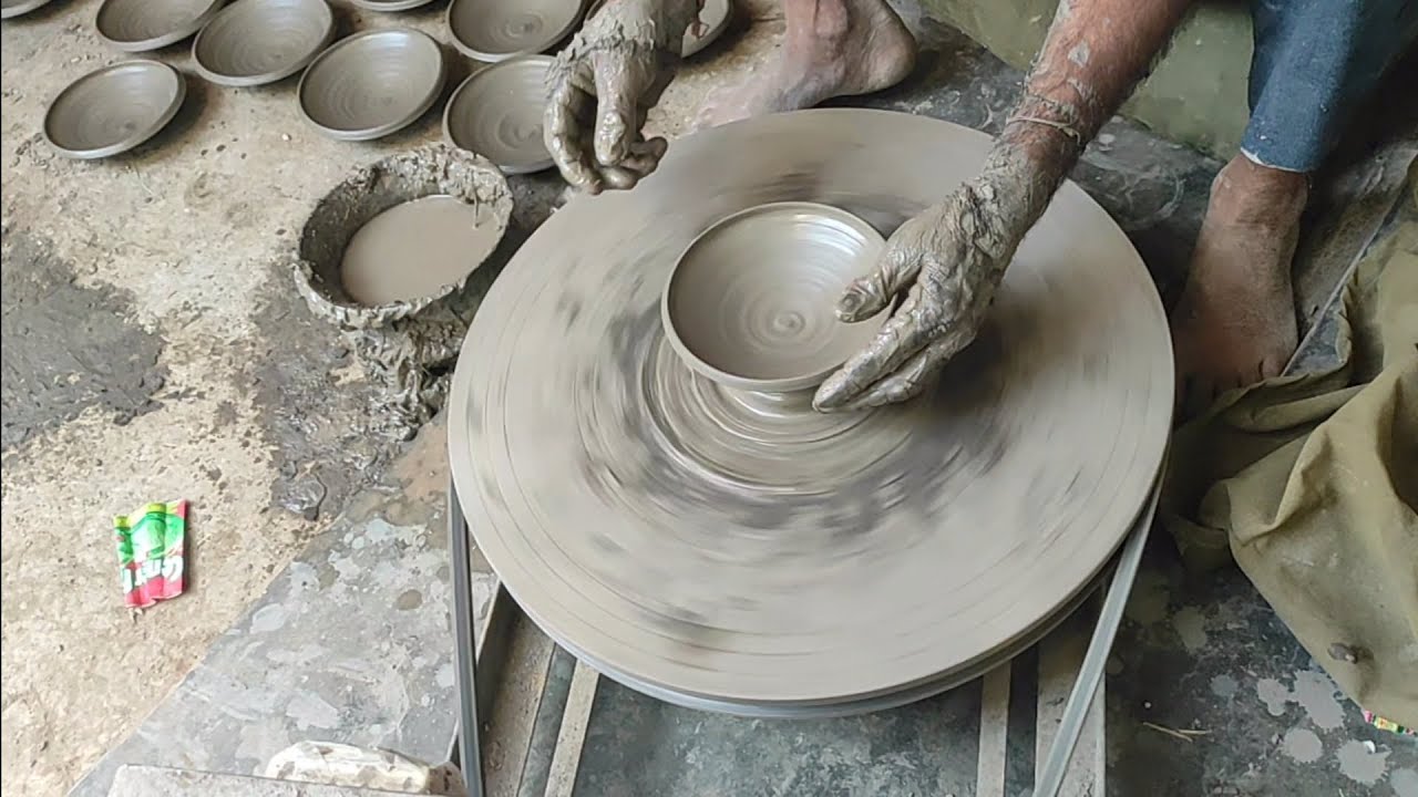How To Make Pot's Cap 🤔 #howtomakepot'scap #pottery #crimic #asmr #claypottery #artofclay #prajapat