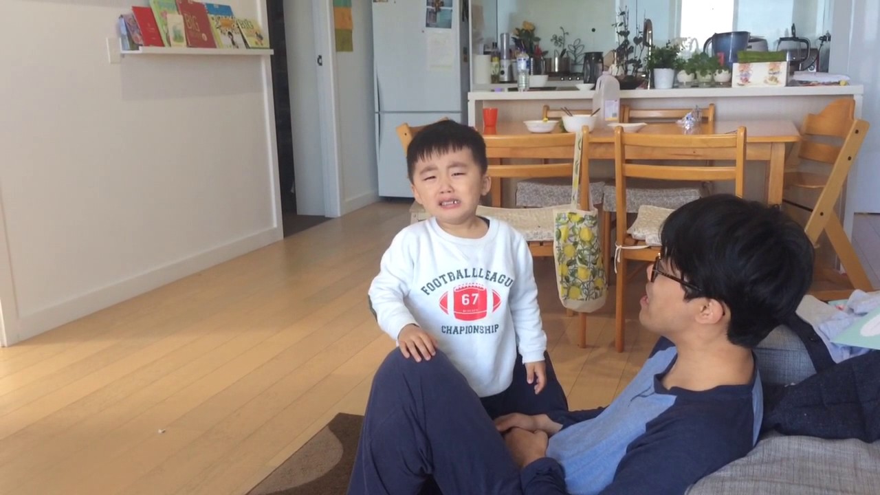 방충망 찢어서 혼나던 날