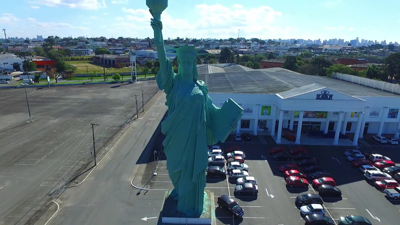 imagens aéreas estátua da Havan Curitiba