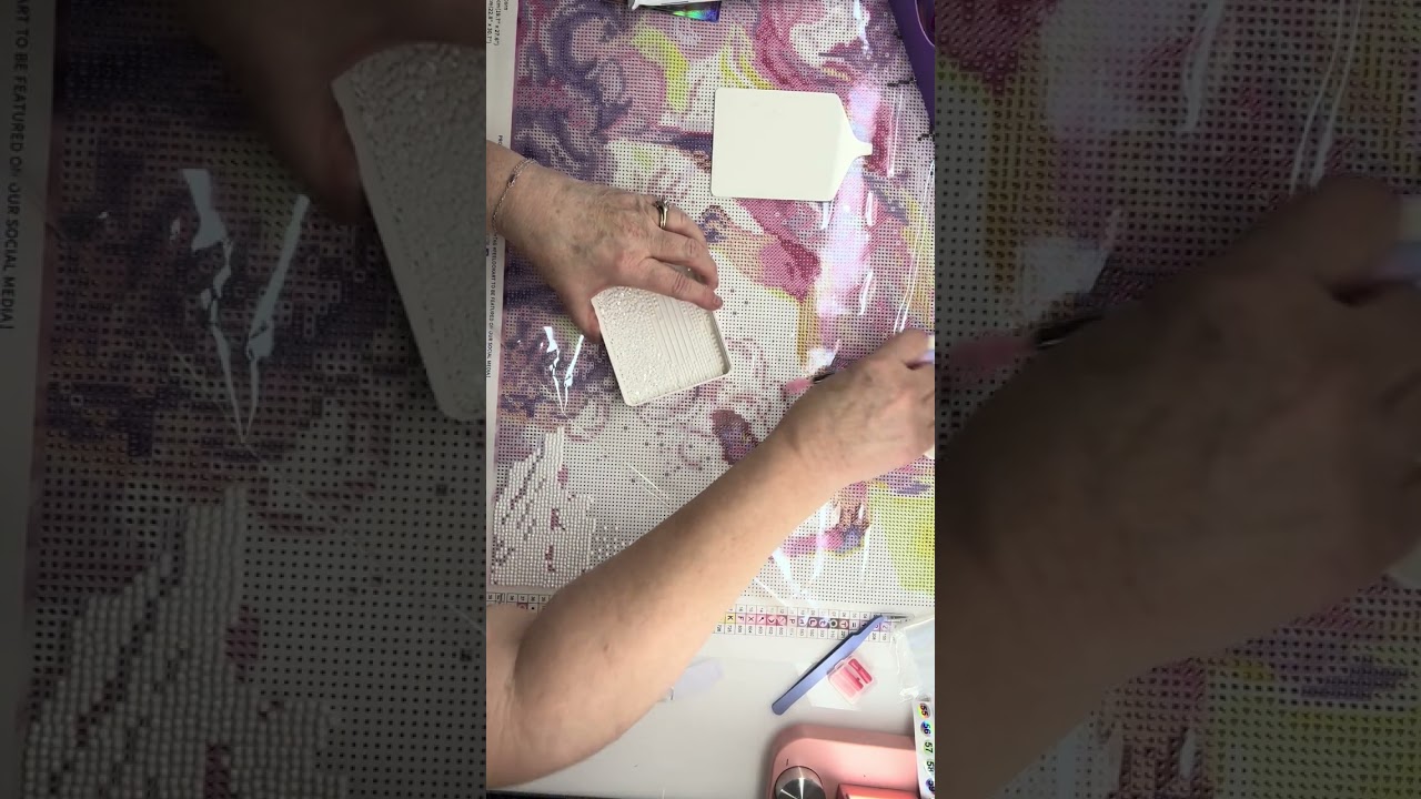 Feelook Art magic unicorn pink campaign