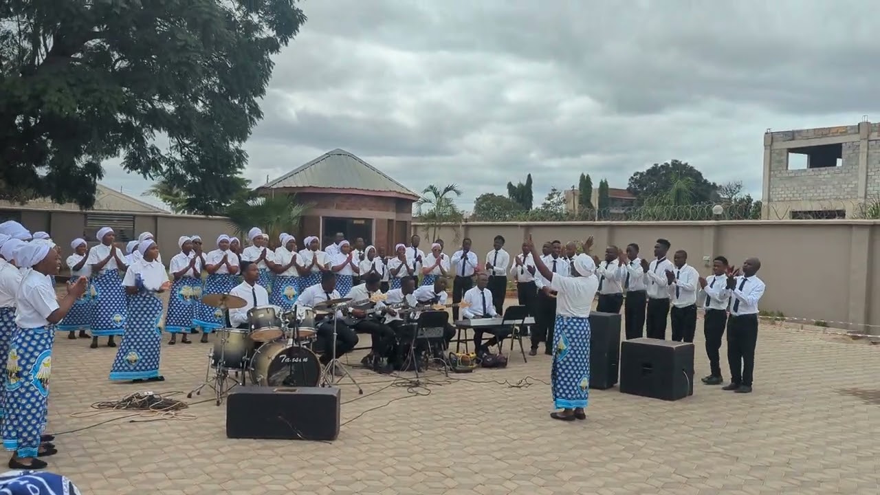 Ili Lisali Tulasalika Regiment Parish Youth Choir (Longacres Deanery Singing Festivals Performance)