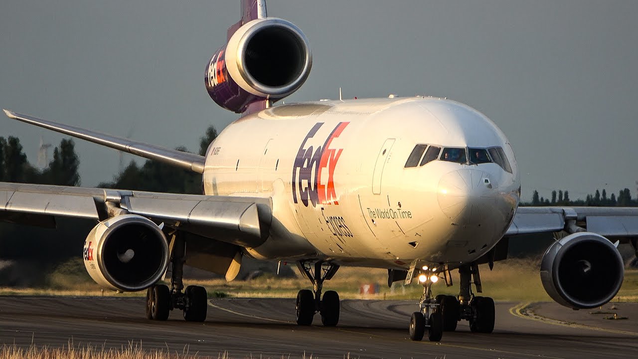 12 BIG Airplanes - Boeing 747 Departure + Landing, MD11, A330 Freighter ... (4K)