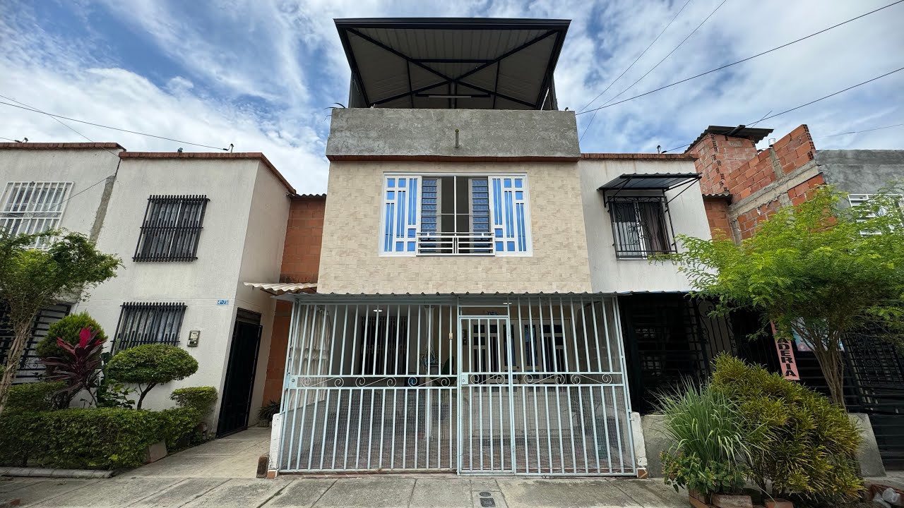 Casa de dos pisos más terraza en venta / permuta Barrio Chapinero Sur Palmira Valle Colombia