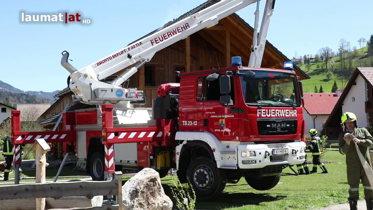 Vier Feuerwehren bei Brand eines Wochenendhauses in Hinterstoder im Einsatz