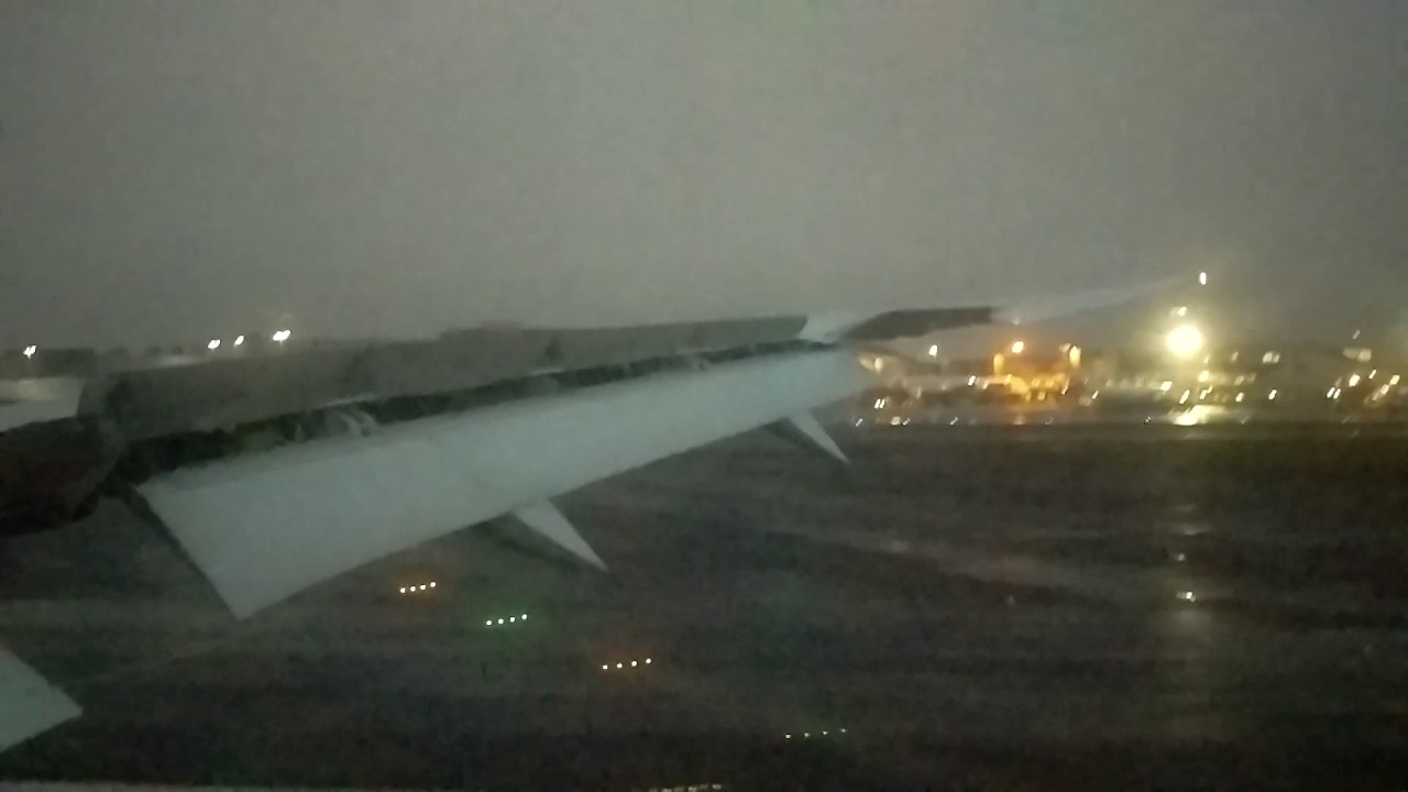 Royal Brunei 787-8 landing London Heathrow