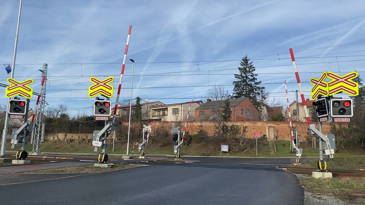 Železniční přejezd Střelice #1