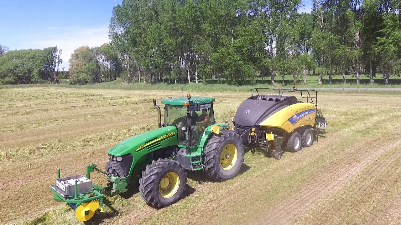John Deere 7920 and New Holland big baler 1290plus