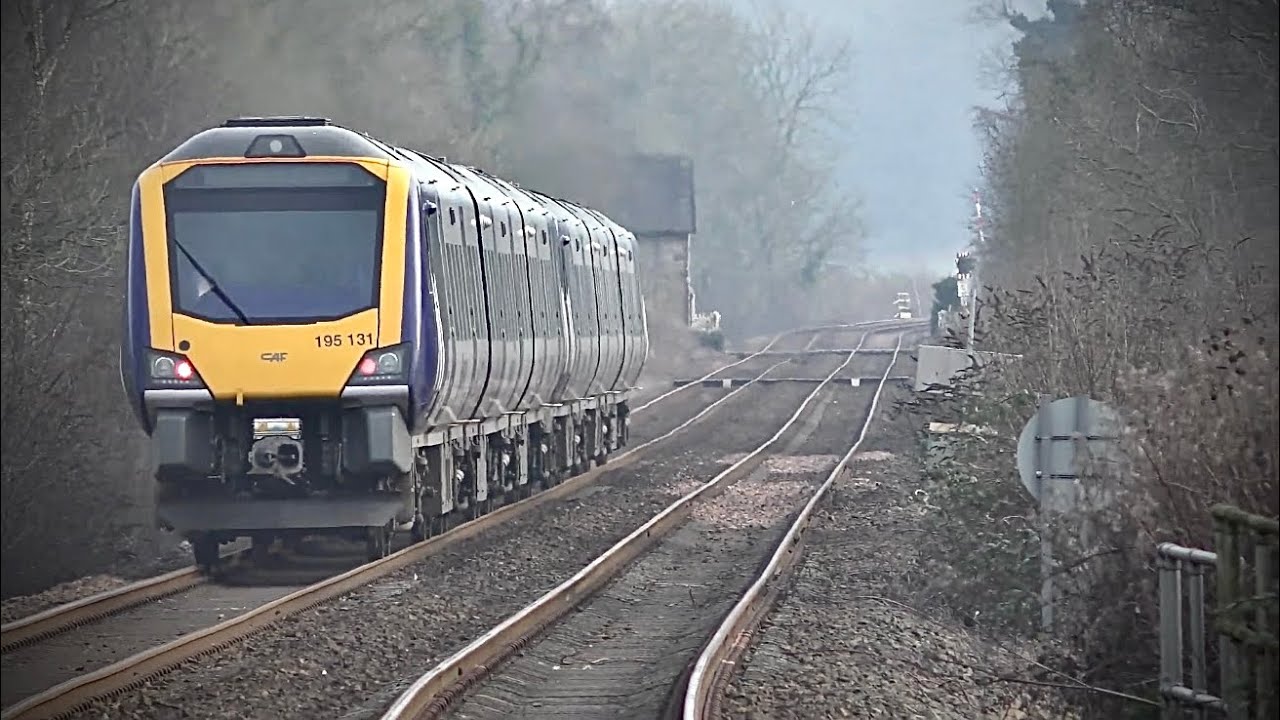 Trains at Arnside (FL) 16/02/23
