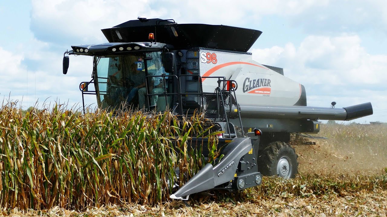 Gleaner S98 combine harvesting Corn in Illinois